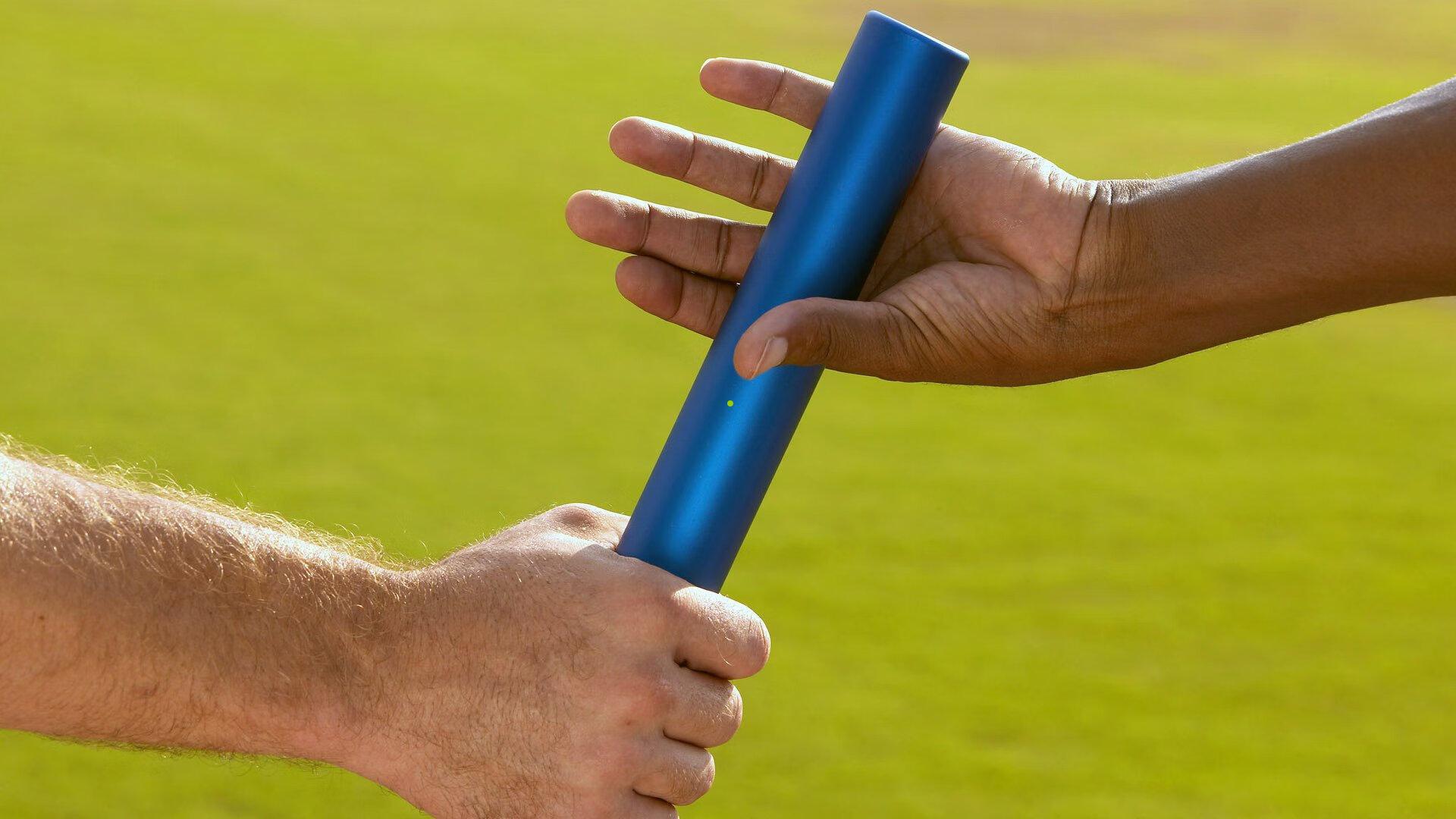 足彩竞猜_阿龙-威金斯场外温情行动，与球迷共赏海绵宝宝传递篮球情怀